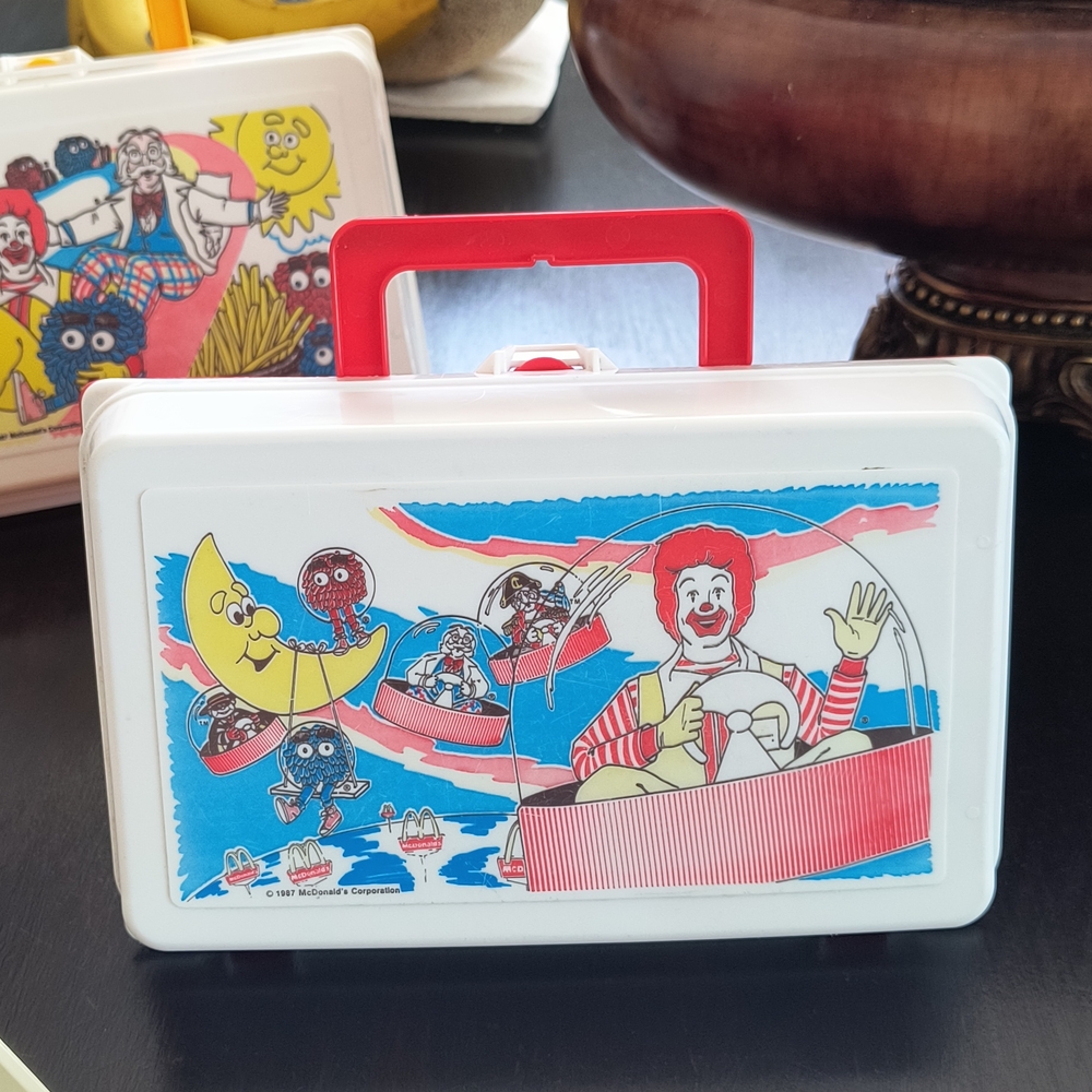 1987 Vintage lunch box/ toy box